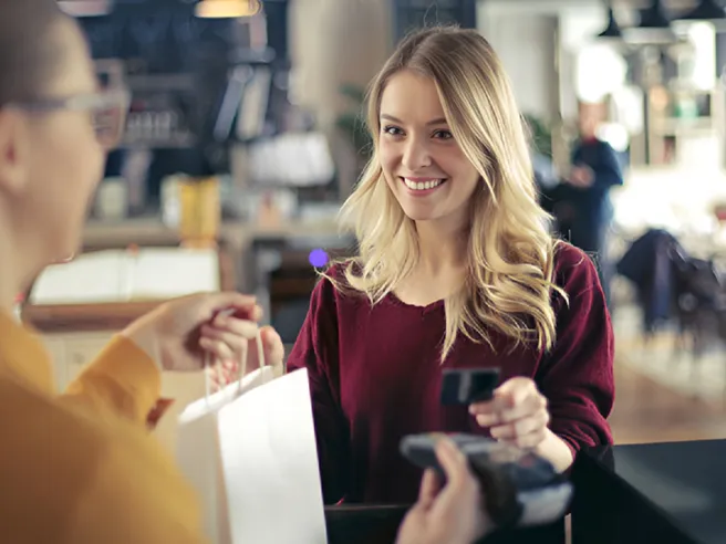 Scegli il POS giusto con Nexi: 100€ di cashback e zero commissioni fino a 10€