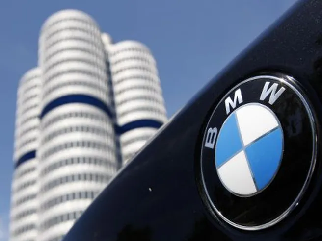 Guerra commerciale: i dazi li pagheranno anche i clienti di BMW. Rincari per questi SUV