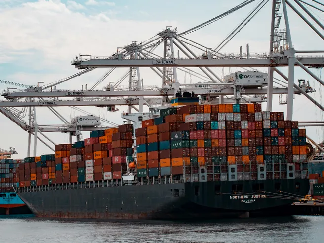 Trump: nuovi dazi su 400 prodotti, stallo nelle trattative