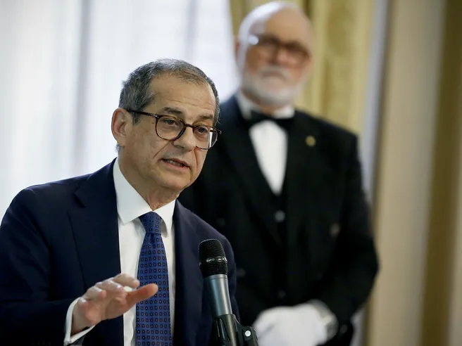 Def, è guerra di cifre sul Pil da zero virgola. E Conte e Tria frenano su flat tax