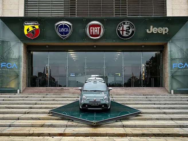 Tegola fiscale si abbatte su testa FCA mentre prepara nozze PSA. Agenzia entrate: sottostimò Chrysler di 5,1 miliardi euro