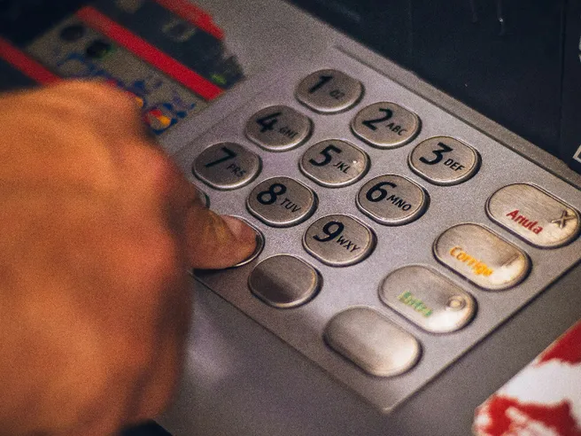 Banche, meno sportelli e filiali: allarme in Italia