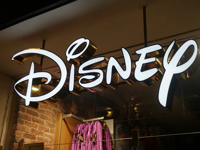 Midjourney rischia grosso: Disney e Universal chiedono 150mila $ per ogni opera violata