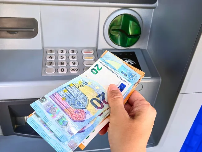 Controlli sui prelievi di contante: cosa sapere per evitare sorprese