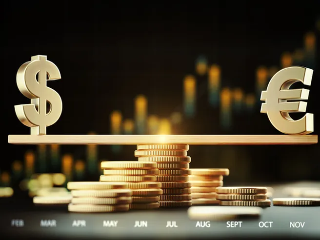 Euro/dollaro resta sotto la parità, minimi da 20 anni. Cosa dice ora l’analisi tecnica