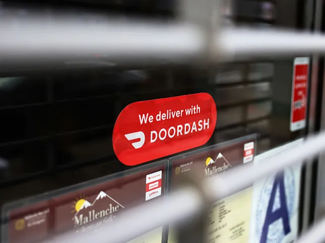 Ipo DoorDash: il re del food delivery conquista Wall Street. Verso il debutto anche Airbnb e Wish