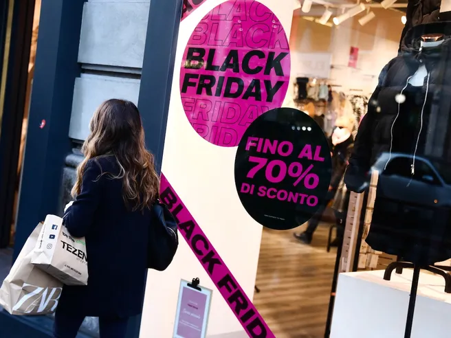 Shopping natalizio: 71% degli italiani attende promozioni Black Friday