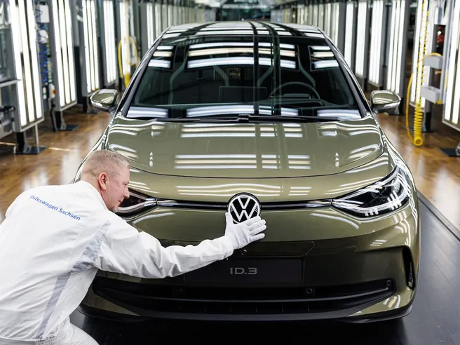Volkswagen vuole produrre le batterie in Usa e lasciare l’Europa