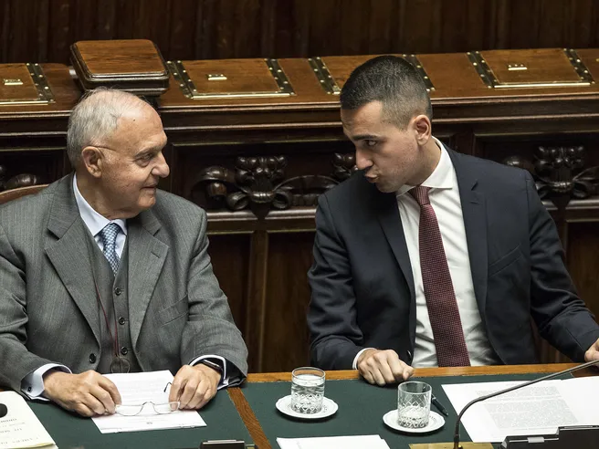 Alitalia e quella frase di Di Maio su Atlantia: ‘azienda decotta’. Savona: ‘Consob si è mossa subito’