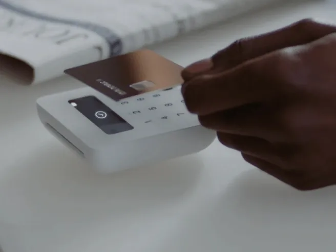 Con Trade Republic hai Carta di Debito Visa e 2% sulla liquidità