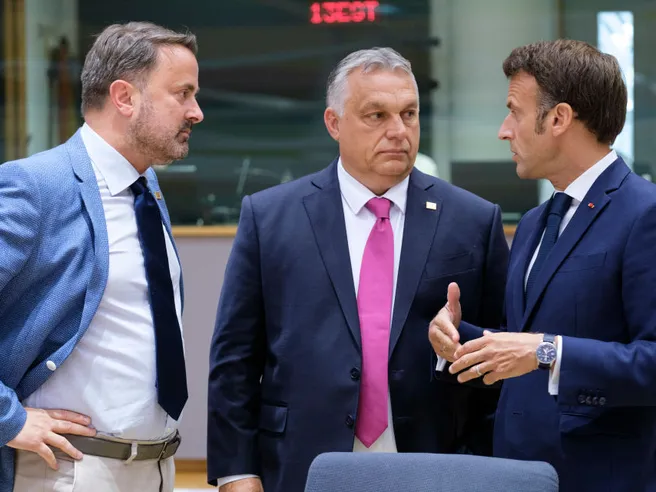 Petrolio, Arabia Saudita pronta ad aumentare offerta con calo output Russia. E intanto Orban blocca embargo Ue