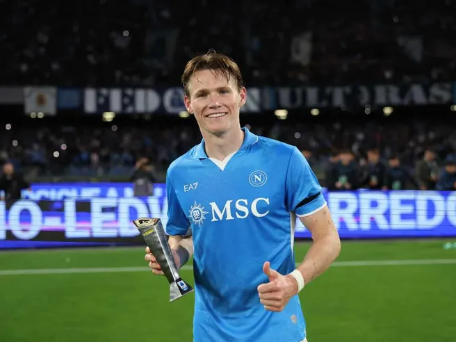 Napoli registra il marchio McFratm: quando il calcio diventa marketing