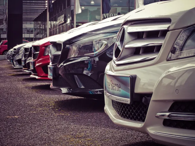 Emissioni auto: mano pesante del Parlamento Ue, taglio del 40% entro il 2030