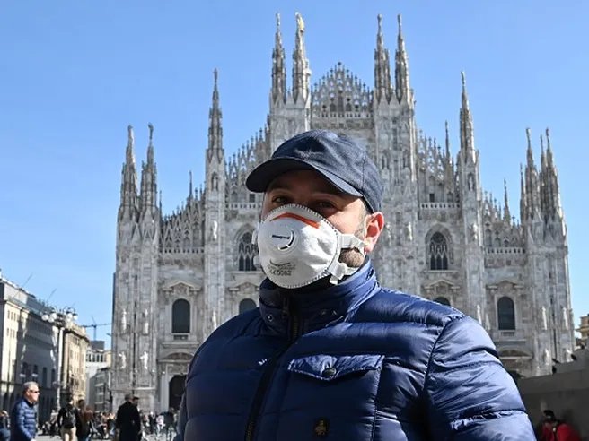 Dpcm, bozza decreto anti-COVID: obbligo mascherine all’aperto, sanzioni fino a 1000 euro. In Nadef ipotesi lockdown selettivi