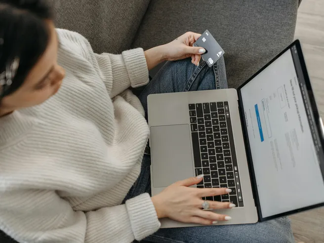 Non perdere SelfyConto: canone zero under 30 e prelievi gratis in UE